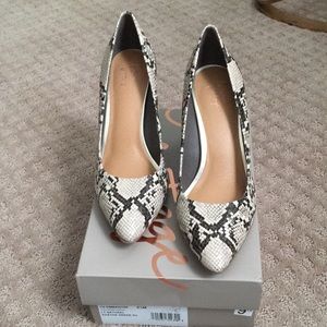Crown Vintage EmmaRose Snake Print Pumps (9.5)